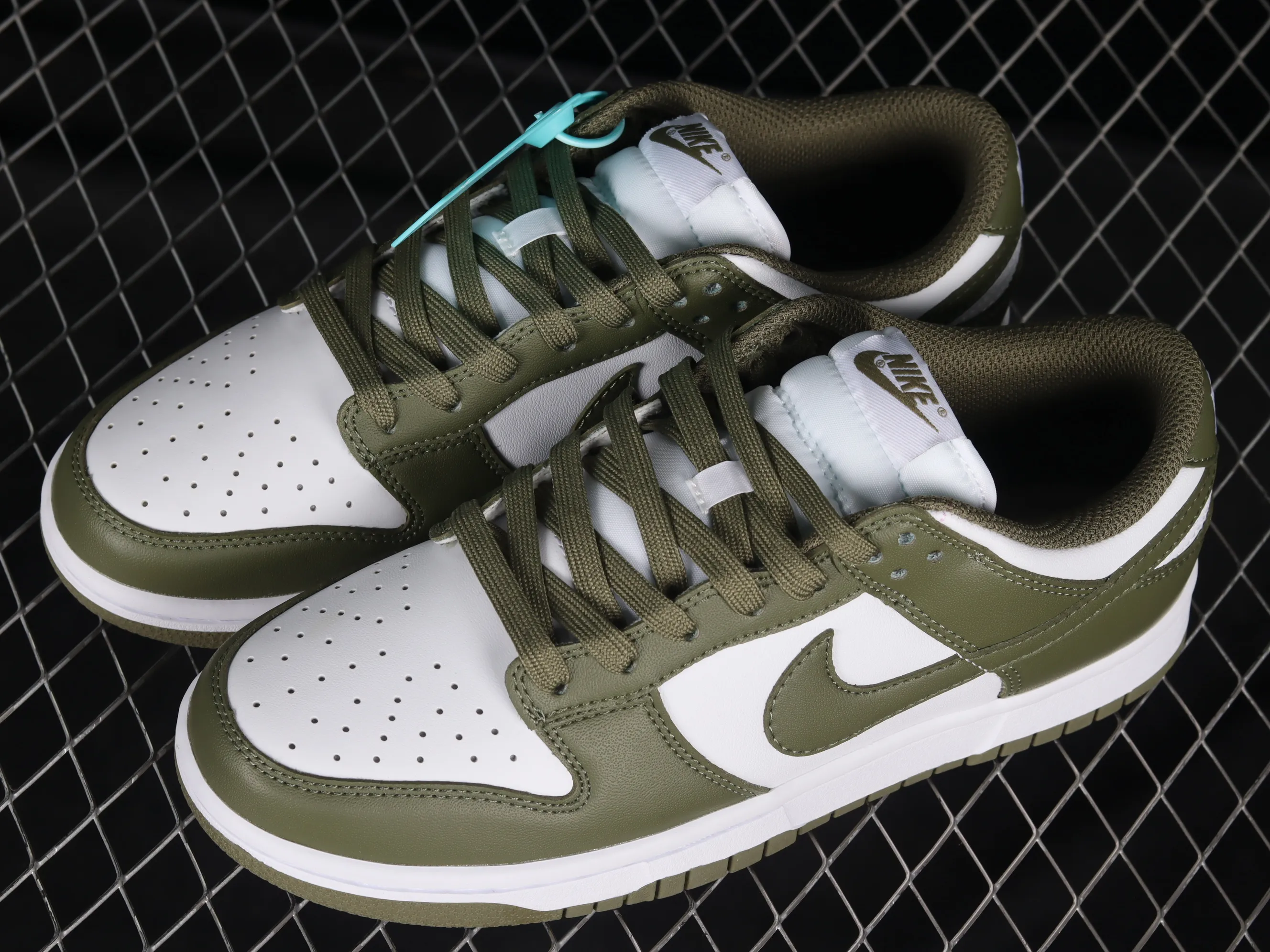 All categories Nk SB Dunk series Nk SB Dunk Low low-top sneakers F version Nk Dunk Low olive green SB smashed backboard fashion casual sneakers DD1503-120